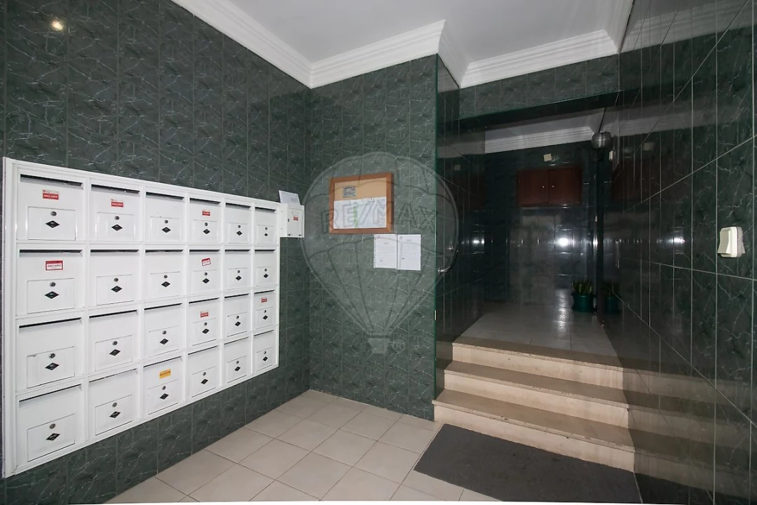 Apartamento T2 para Venda em Carregado e Cadafais Foto 2