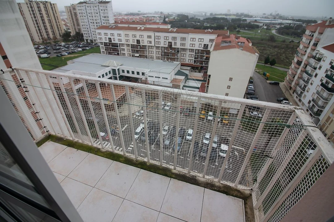 Apartamento T2 para Venda em Carregado e Cadafais Foto 9