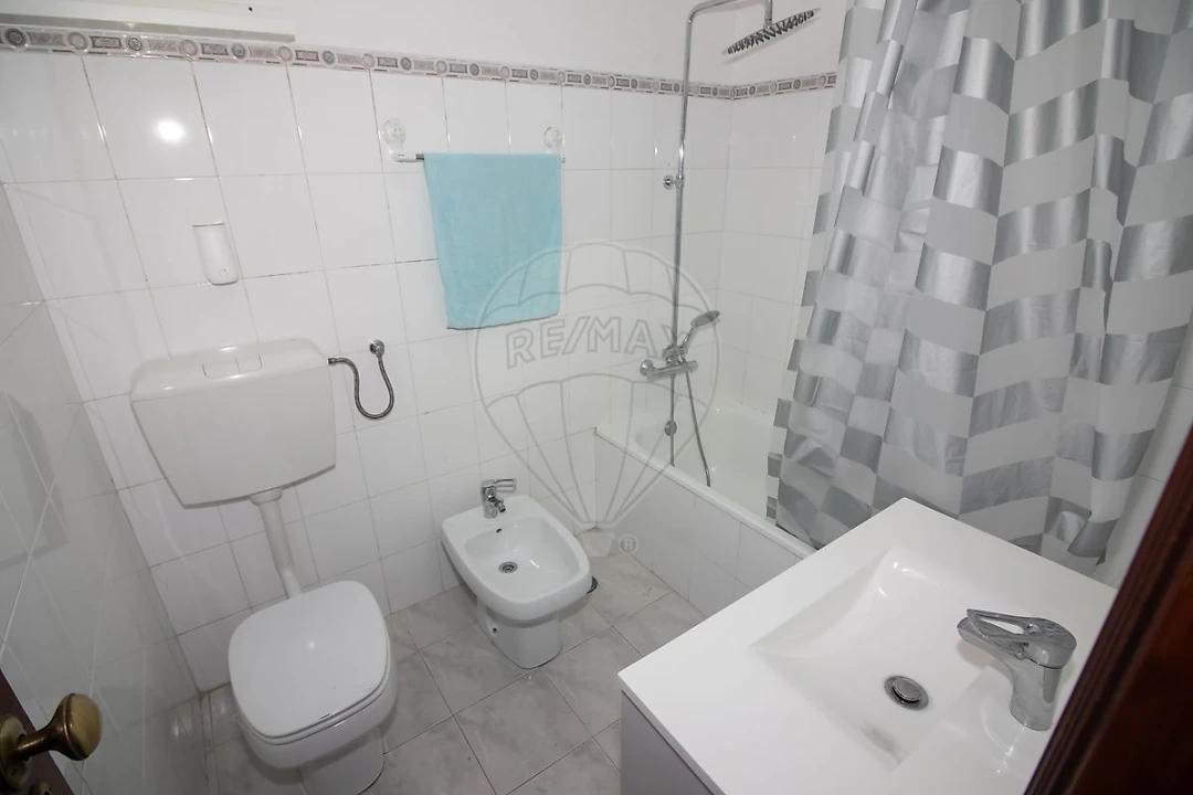 Apartamento T2 para Venda em Carregado e Cadafais Foto 16