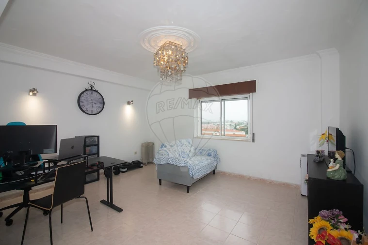 Apartamento T2 para Venda em Carregado e Cadafais Foto 13