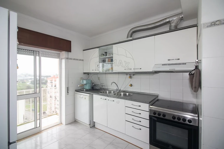 Apartamento T2 para Venda em Carregado e Cadafais Foto 6