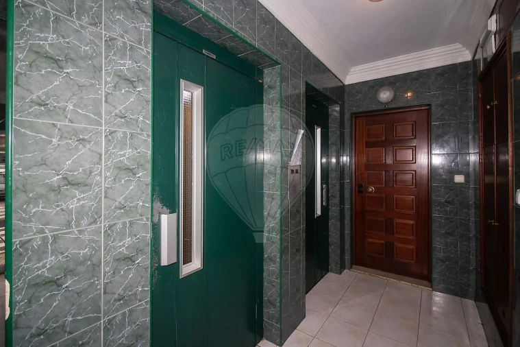 Apartamento T2 para Venda em Carregado e Cadafais Foto 4