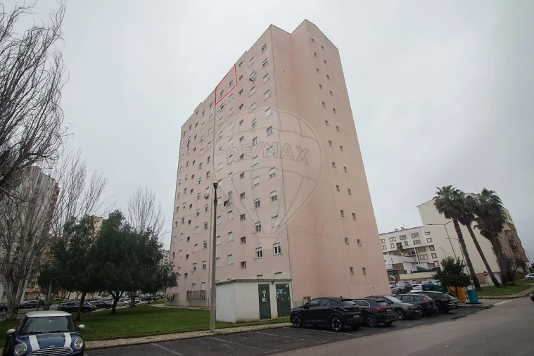 Apartamento T2 para Venda em Carregado e Cadafais Foto 19