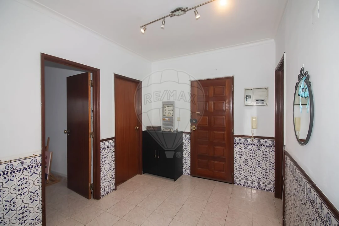 Apartamento T2 para Venda em Carregado e Cadafais Foto 3