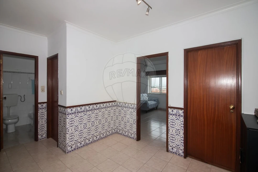 Apartamento T2 para Venda em Carregado e Cadafais Foto 12