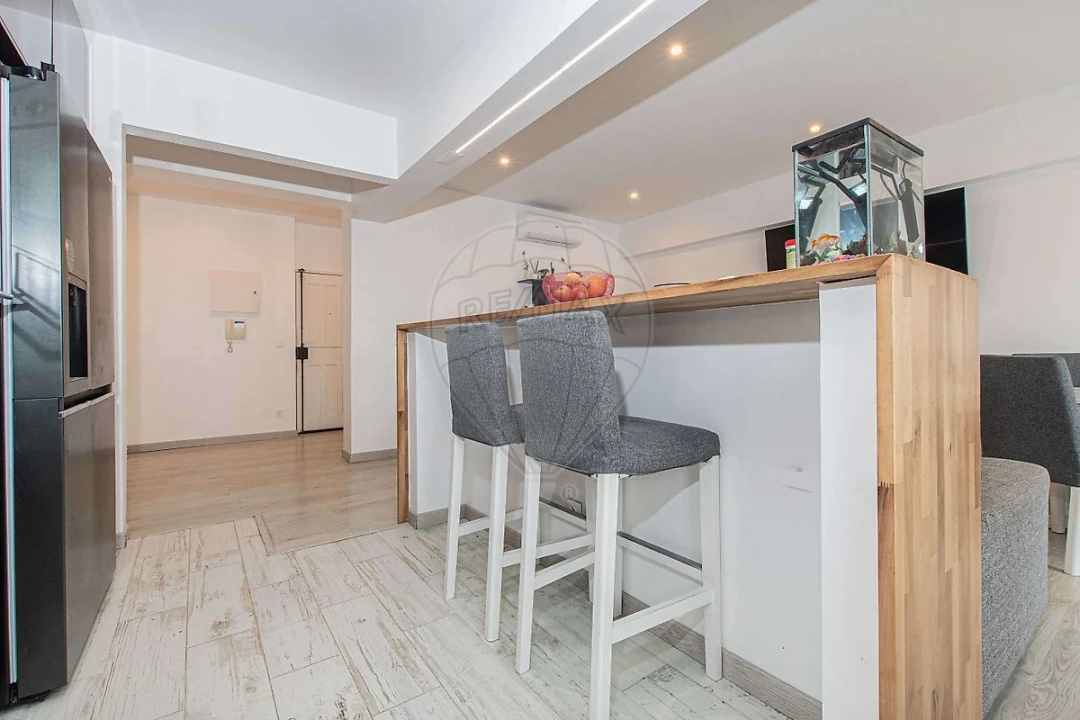 Apartamento T3 para Venda em Póvoa de Santa Iria e Forte da Casa Foto 8