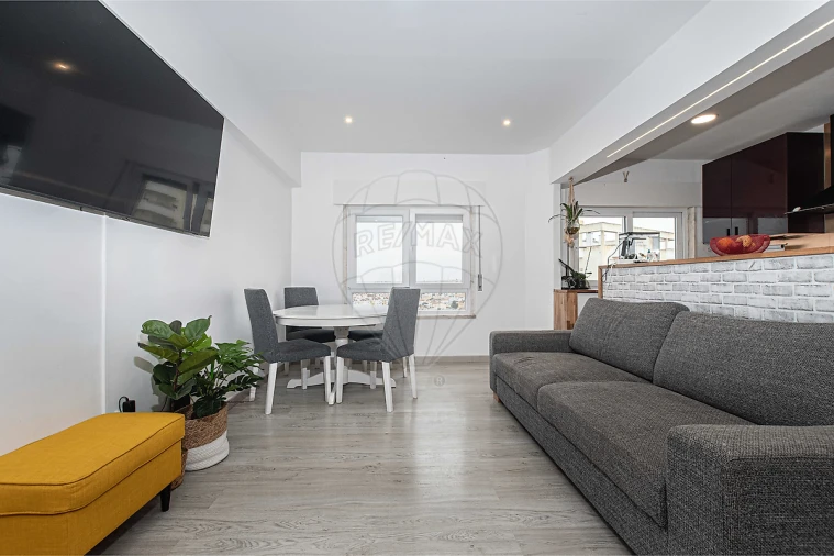 Apartamento T3 para Venda em Póvoa de Santa Iria e Forte da Casa Foto 3