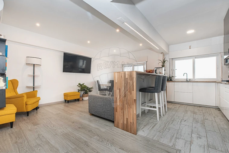 Apartamento T3 para Venda em Póvoa de Santa Iria e Forte da Casa Foto 6