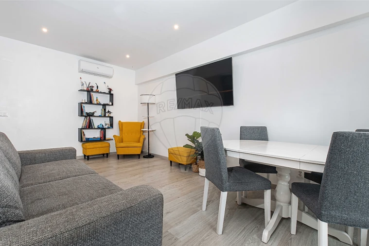 Apartamento T3 para Venda em Póvoa de Santa Iria e Forte da Casa Foto 1