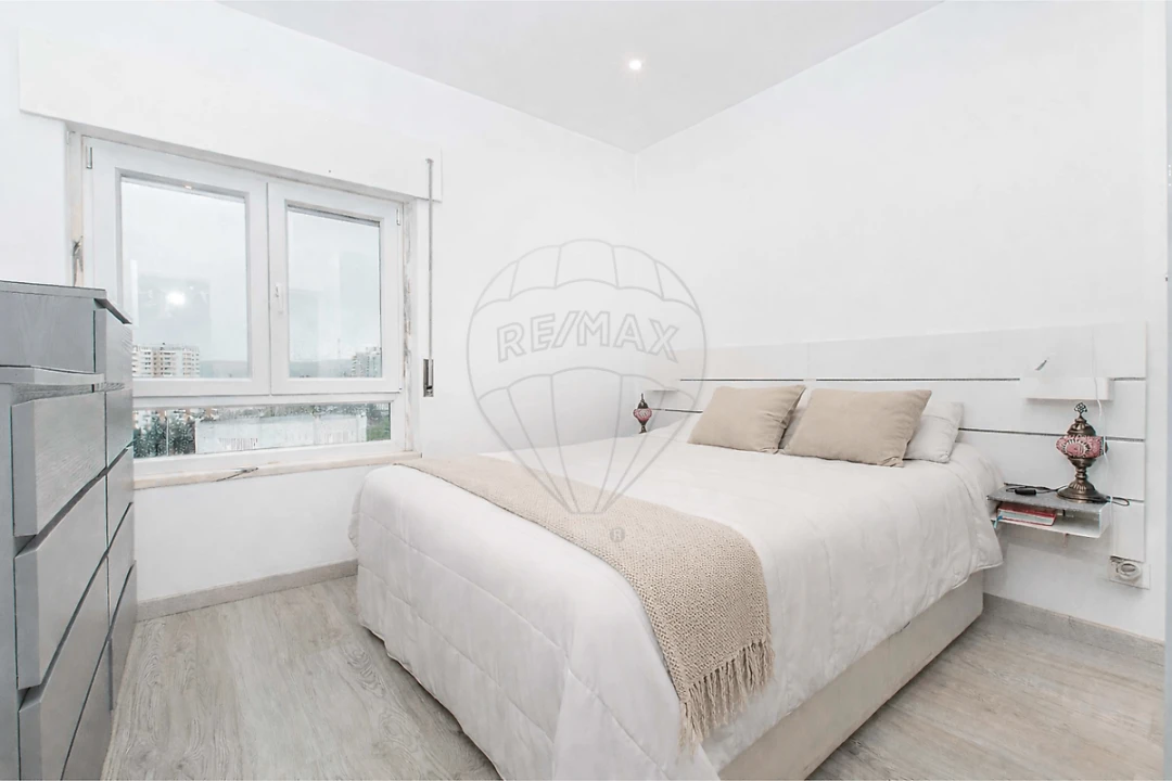 Apartamento T3 para Venda em Póvoa de Santa Iria e Forte da Casa Foto 14