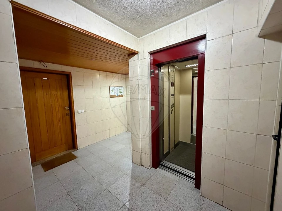 Apartamento T2 para Venda em Meinedo Foto 13