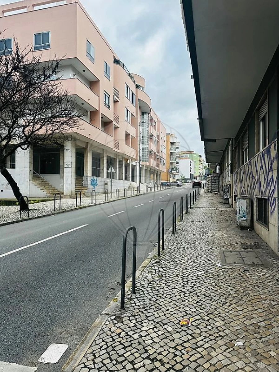 Negócio para Venda em Almada, Cova da Piedade, Pragal e Cacilhas