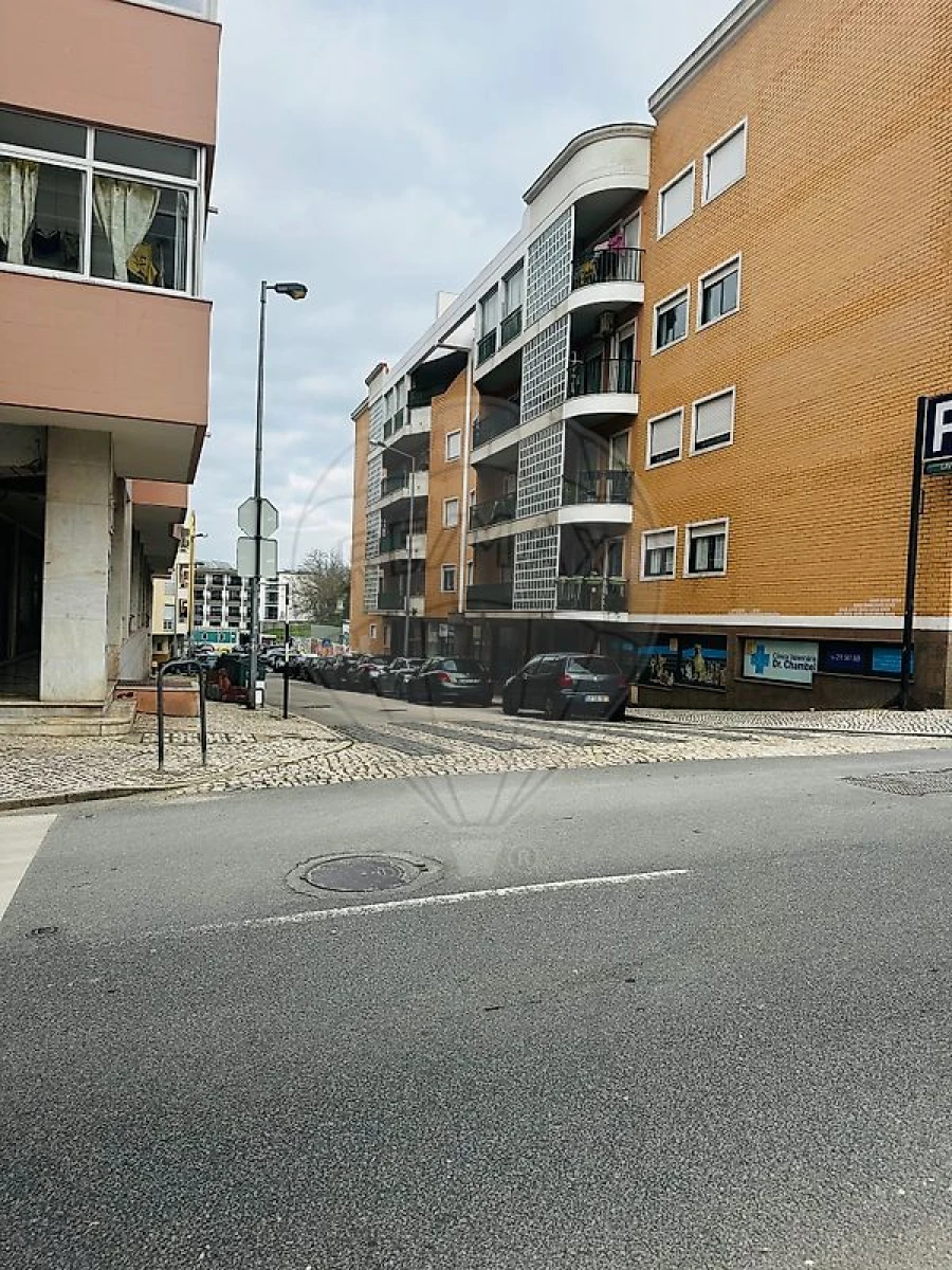 Negócio para Venda em Almada, Cova da Piedade, Pragal e Cacilhas Foto 3