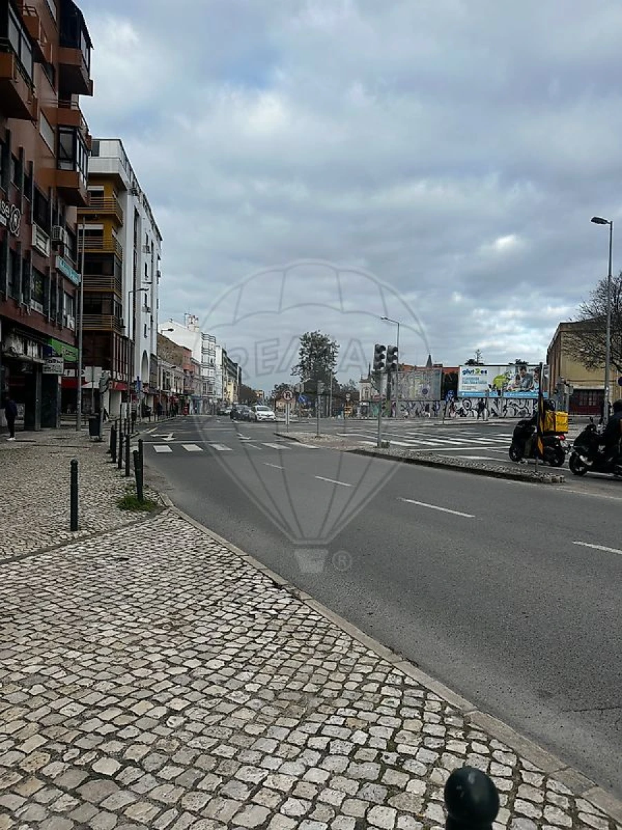 Negócio para Venda em Almada, Cova da Piedade, Pragal e Cacilhas Foto 2