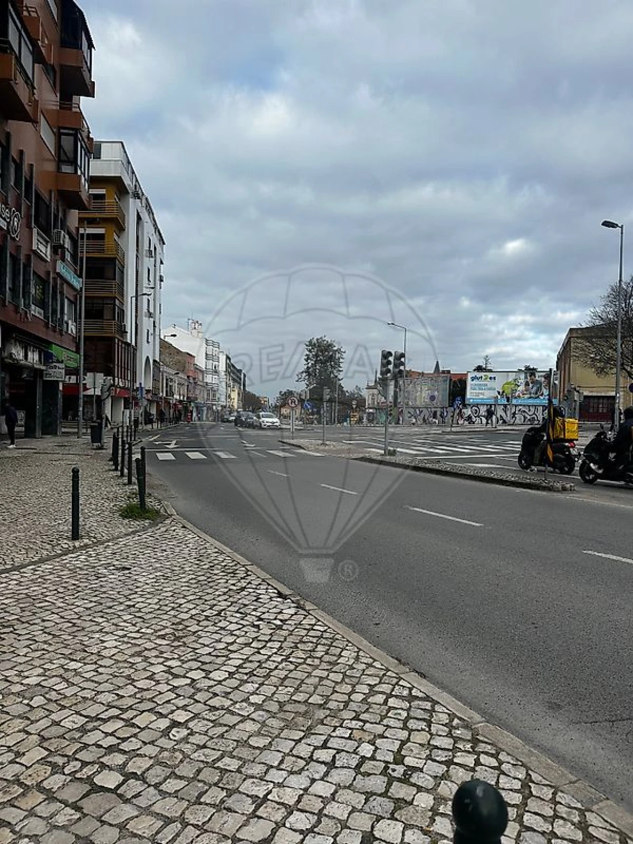 Negócio para Venda em Almada, Cova da Piedade, Pragal e Cacilhas Foto 2
