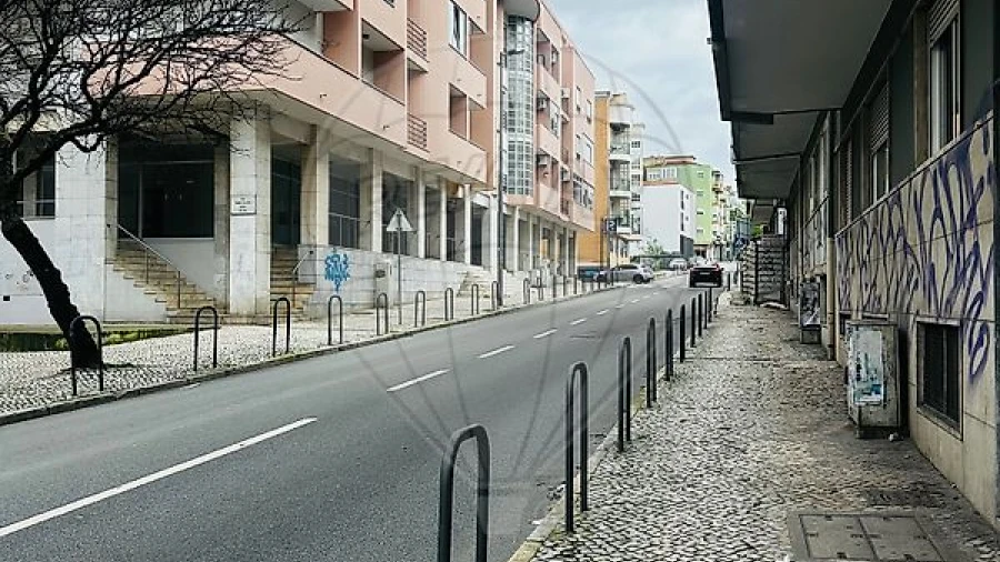 Negócio para Venda em Almada, Cova da Piedade, Pragal e Cacilhas