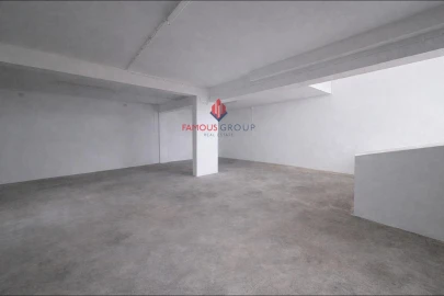 Armazém para Venda em Portimão