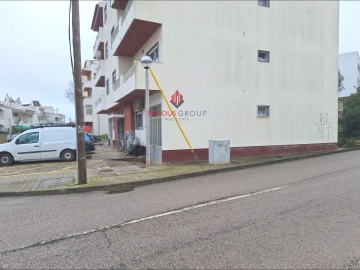 Armazém para Venda em Portimão