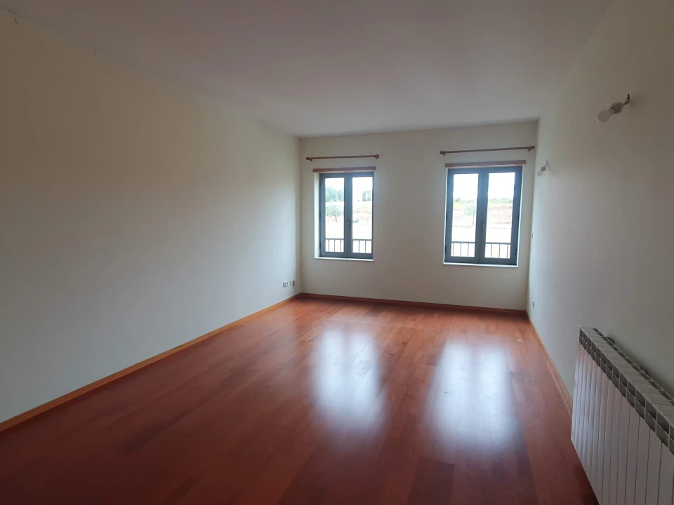 Apartamento T3 para Venda em Oliveira do Douro Foto 4