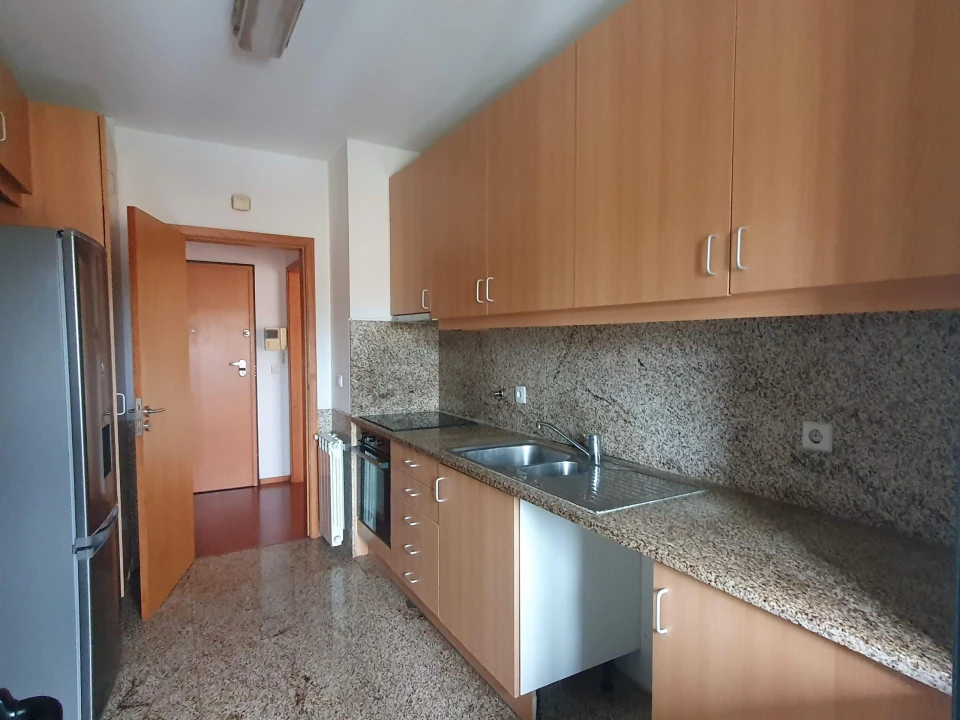 Apartamento T3 para Venda em Oliveira do Douro Foto 5