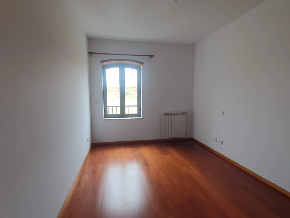 Apartamento T3 para Venda em Oliveira do Douro Foto 9