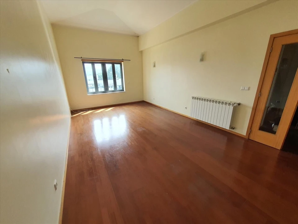Apartamento T3 para Venda em Oliveira do Douro Foto 4