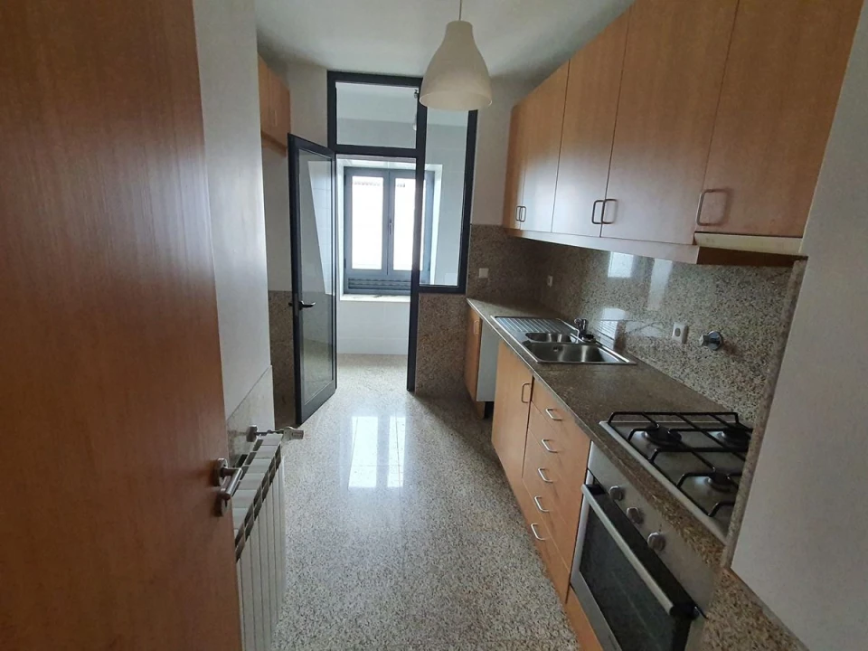 Apartamento T3 para Venda em Oliveira do Douro Foto 5