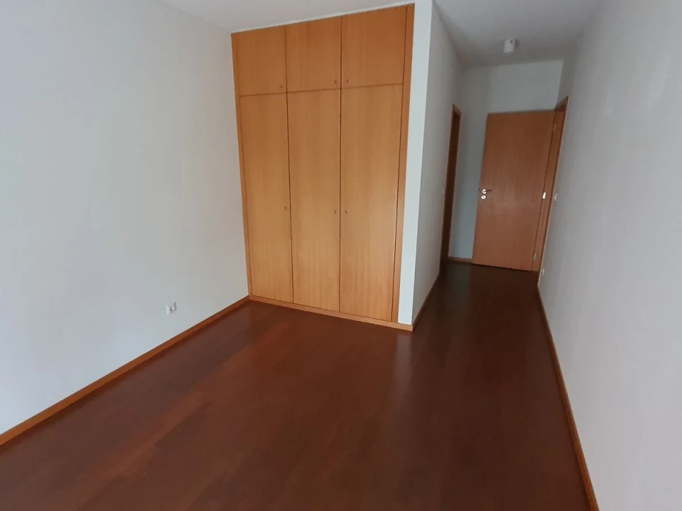 Apartamento T3 para Venda em Oliveira do Douro Foto 8