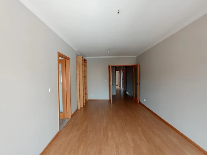 Apartamento T1 para Venda em Paranhos Foto 6