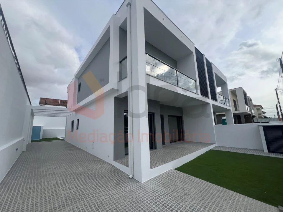 Moradia T4 para Venda em Fernao Ferro Foto 4