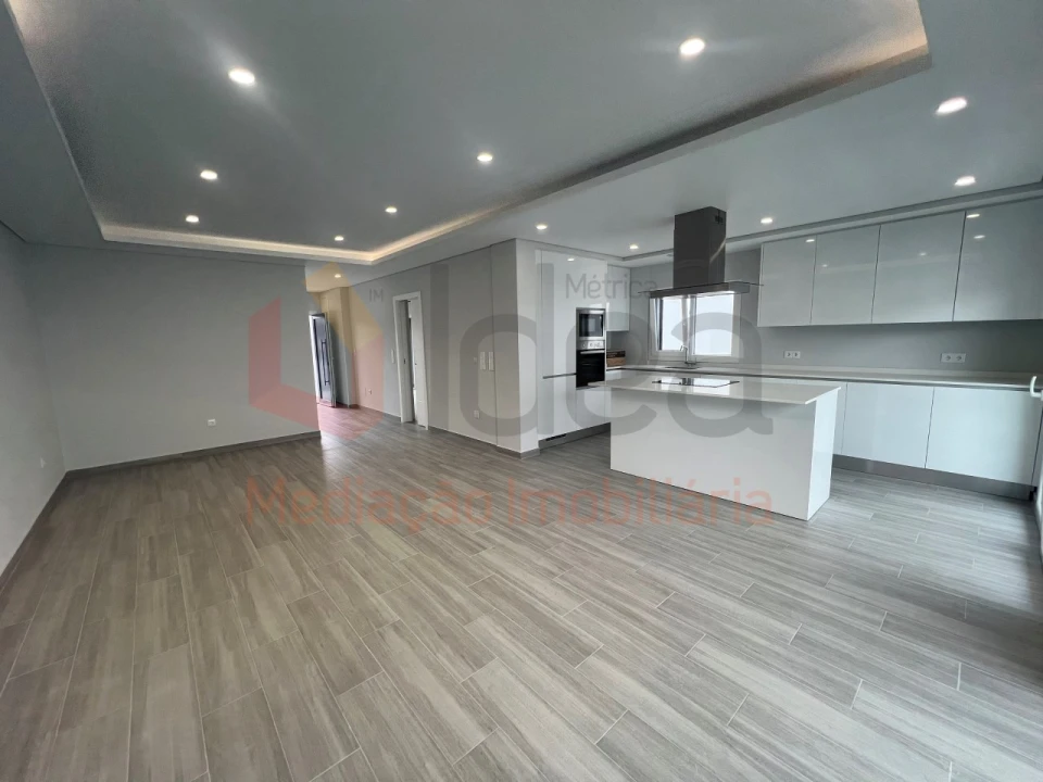 Moradia T4 para Venda em Fernao Ferro Foto 14