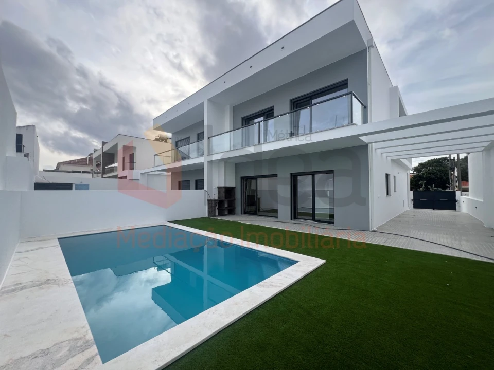 Moradia T4 para Venda em Fernao Ferro Foto 8