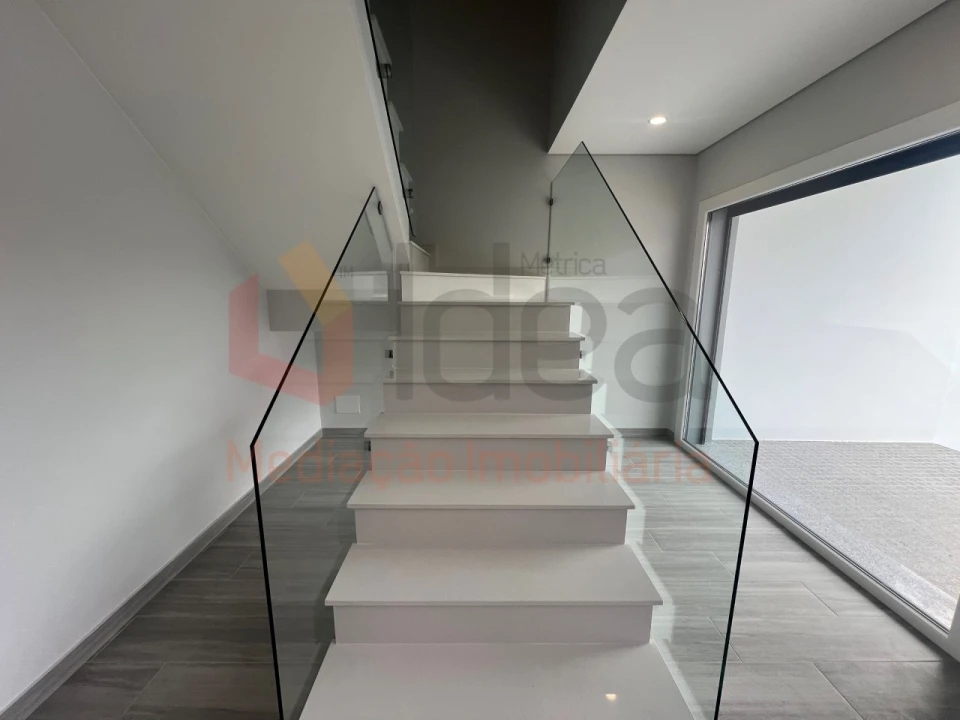 Moradia T4 para Venda em Fernao Ferro Foto 13