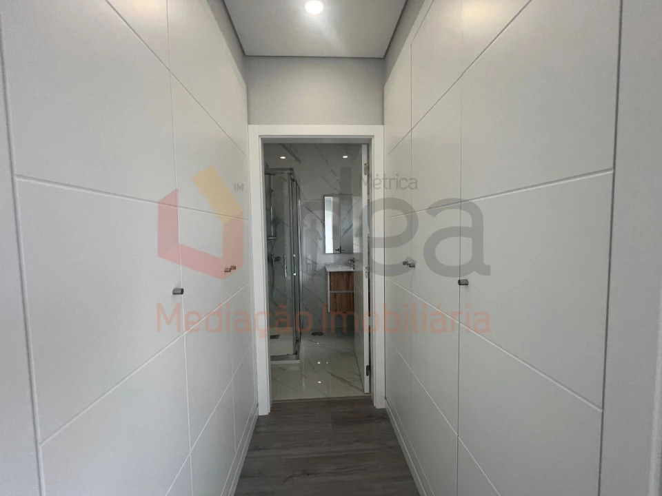 Moradia T4 para Venda em Fernao Ferro Foto 26