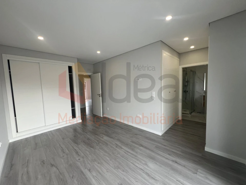 Moradia T4 para Venda em Fernao Ferro Foto 25