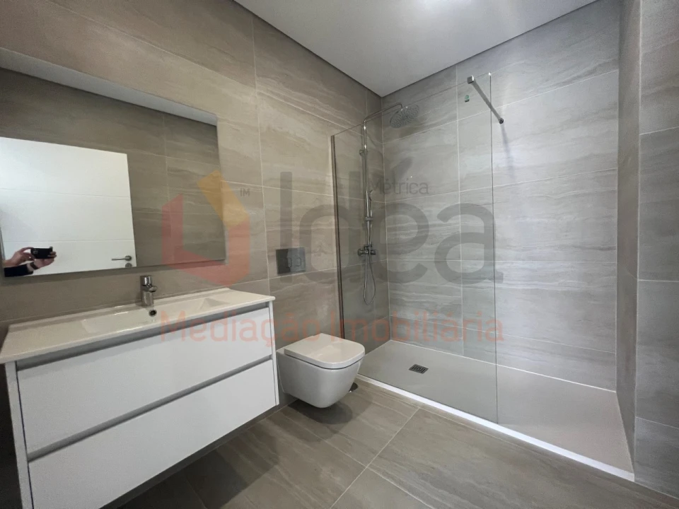 Moradia T4 para Venda em Fernao Ferro Foto 35