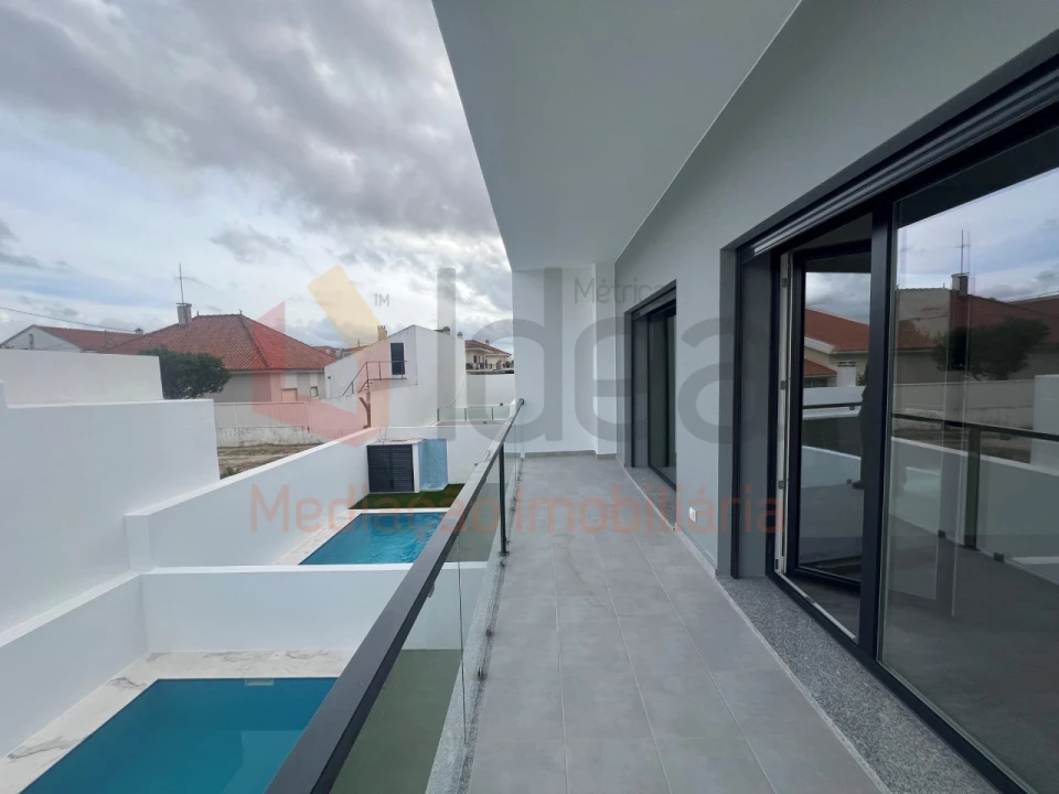 Moradia T4 para Venda em Fernao Ferro Foto 24