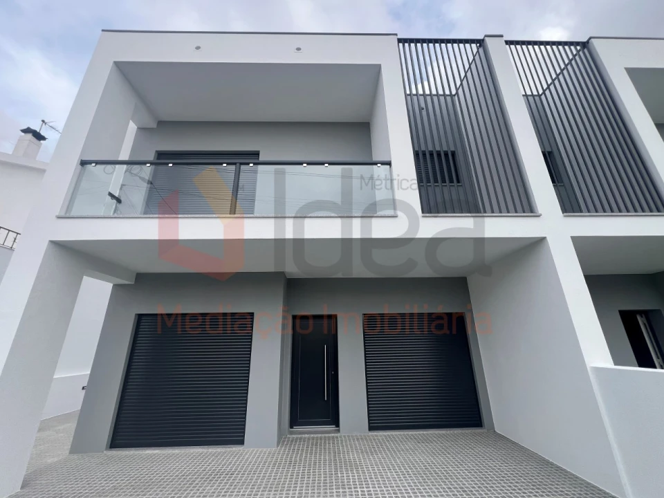 Moradia T4 para Venda em Fernao Ferro Foto 6