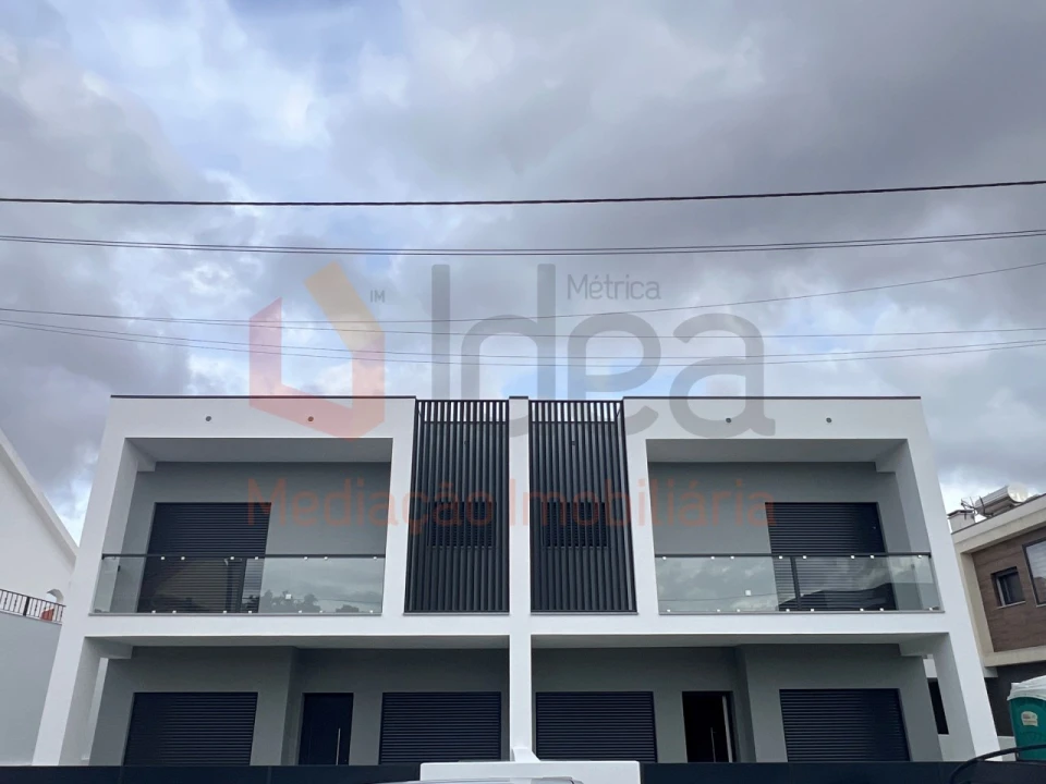 Moradia T4 para Venda em Fernao Ferro Foto 2