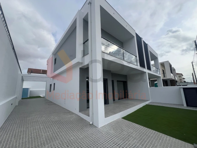 Moradia T4 para Venda em Fernao Ferro Foto 4