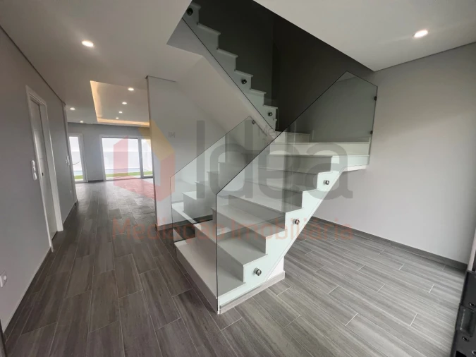 Moradia T4 para Venda em Fernao Ferro Foto 11