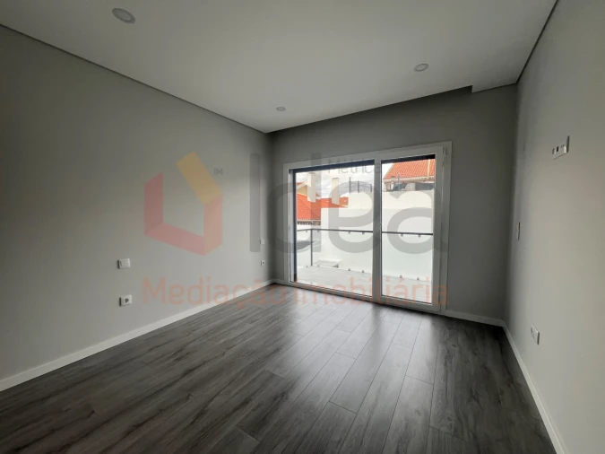 Moradia T4 para Venda em Fernao Ferro Foto 31