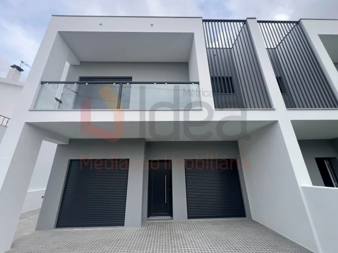 Moradia T4 para Venda em Fernao Ferro Foto 6