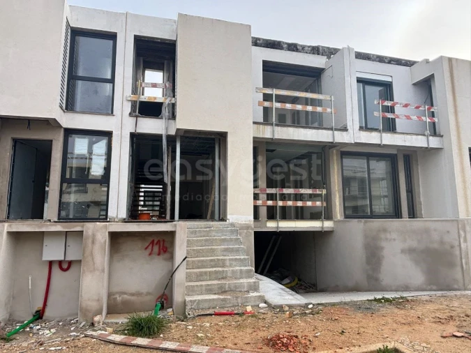 Moradia T4 para Venda em São Francisco Foto 4