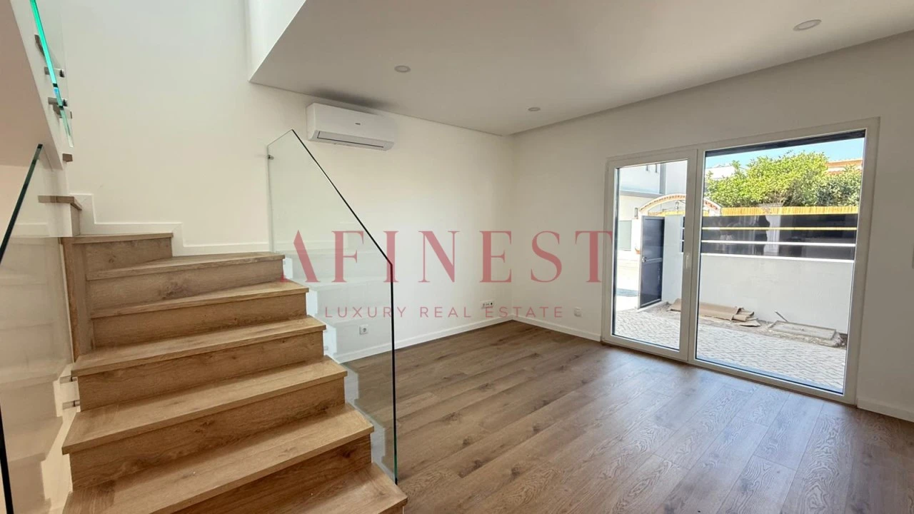 Moradia T3 para Venda em Fernao Ferro Foto 17