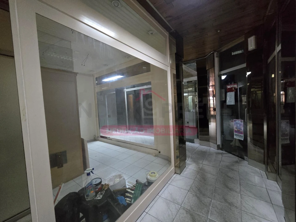 Loja para Arrendamento em Buarcos Foto 1