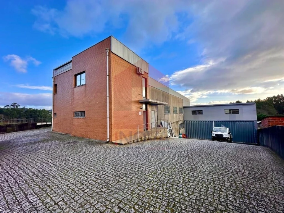 Armazém para Venda em Vila Verde e Barbudo Foto 2