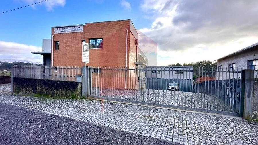 Armazém para Venda em Vila Verde e Barbudo