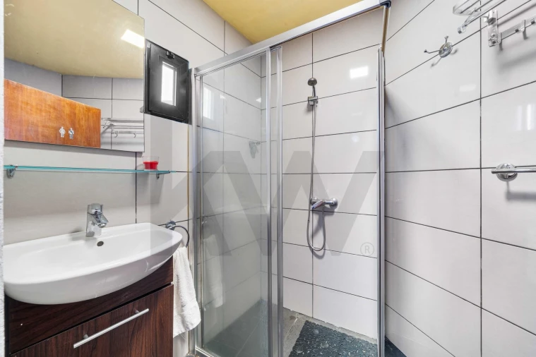 Moradia T4 para Venda em Santa Cruz Foto 3