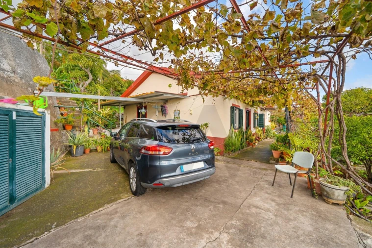 Moradia T4 para Venda em Santa Cruz Foto 1